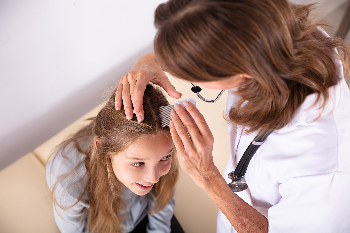 Repel lice naturally with our 100% natural lice repellent spray. Infused with essential oils like Tea Tree, Neem, Lavender, Peppermint, Rosemary, and Vanilla Extract. Safe for all hair types, clothes, hats, and bedding. Cruelty-free and free from pesticides, phthalates, formaldehyde, and parabens.