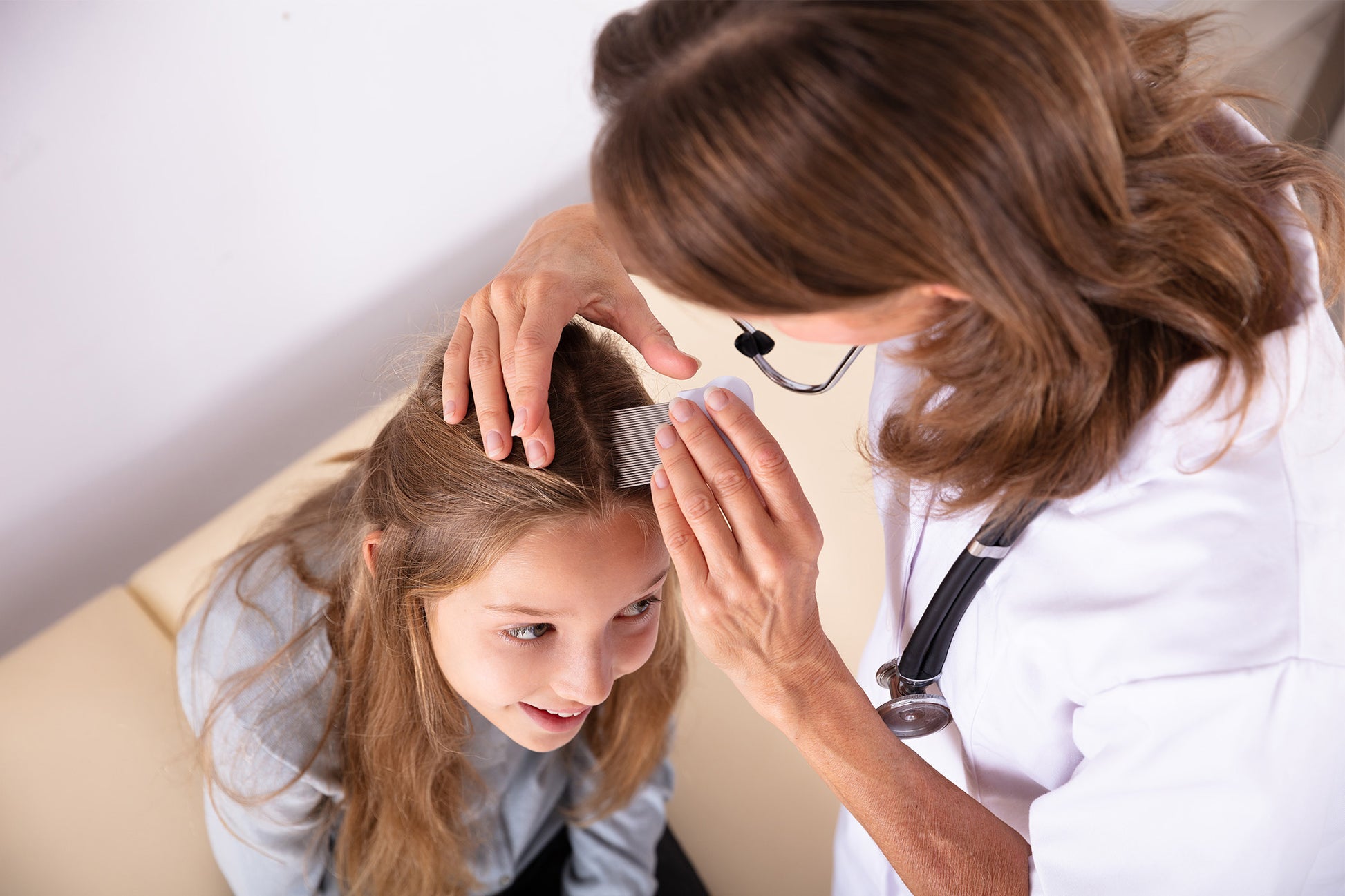 Repel lice naturally with our 100% natural lice repellent spray. Infused with essential oils like Tea Tree, Neem, Lavender, Peppermint, Rosemary, and Vanilla Extract. Safe for all hair types, clothes, hats, and bedding. Cruelty-free and free from pesticides, phthalates, formaldehyde, and parabens.